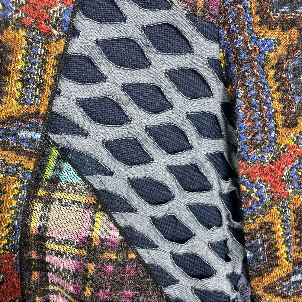 The Pyramid Collection Textured Top Multi Fabric Flowy L/S Patchwork - Picture 5 of 9